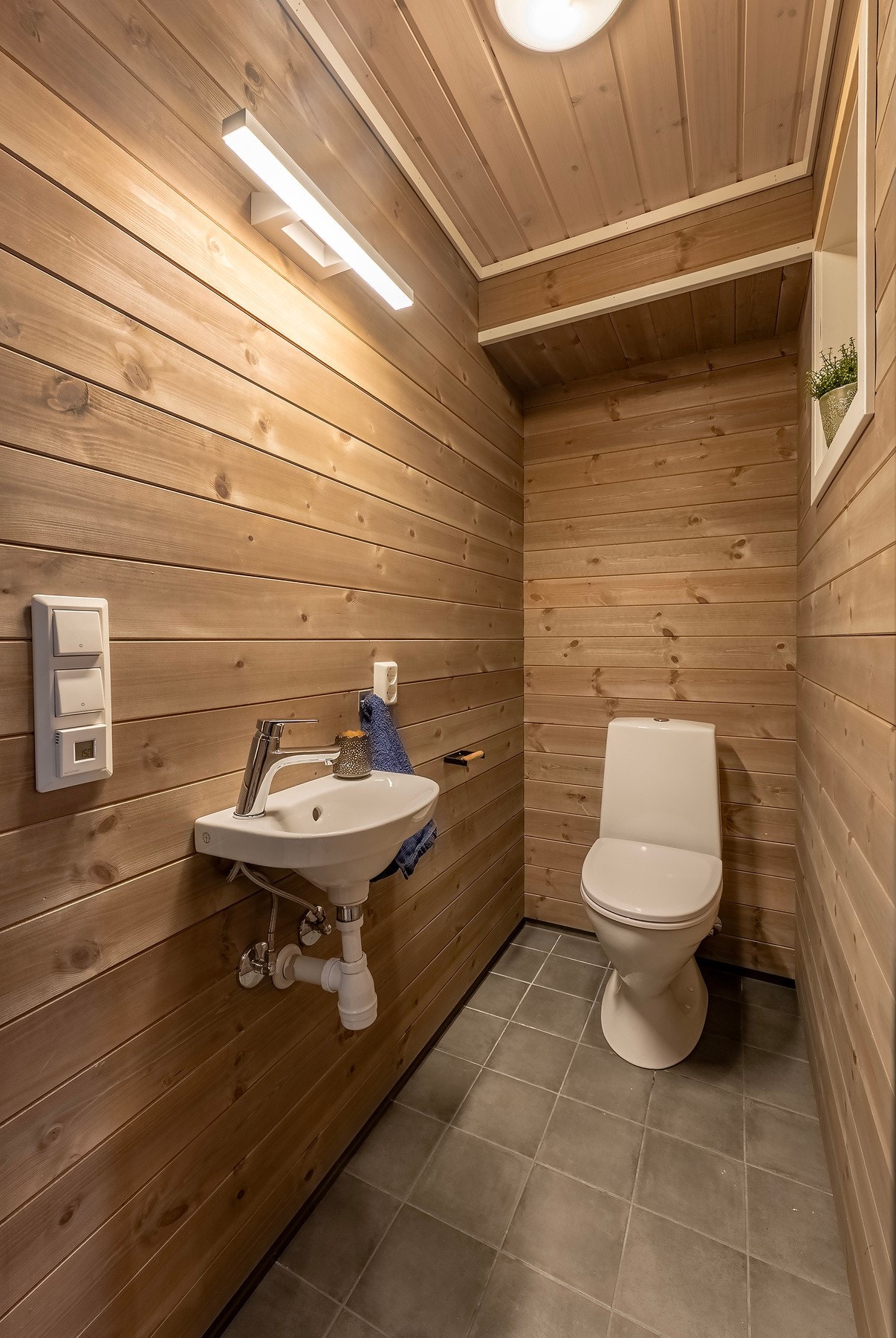 Like ved badet finner du eget toalettrom. Galleribilde