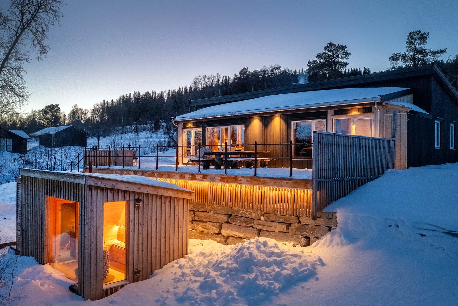 Boligen er blitt vesentlig oppgradert av dagens eier og fremstår som meget gjennomført. Galleribilde