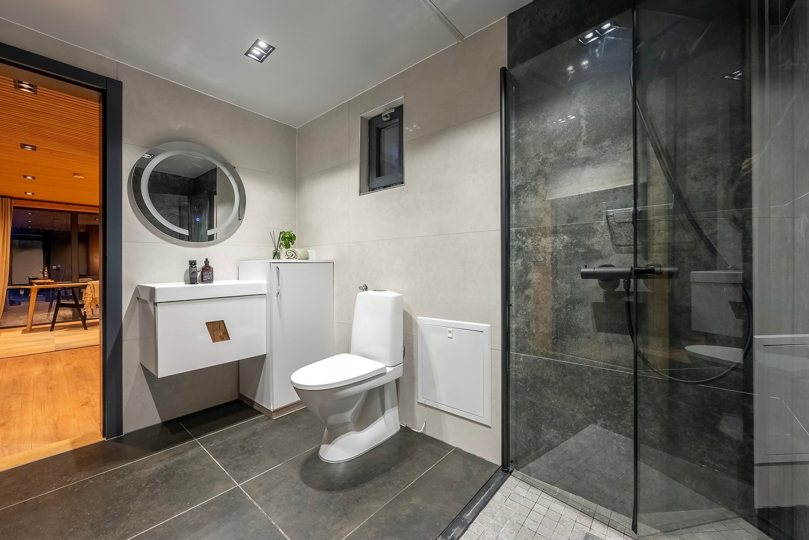 Delikat bad på ca. 6 kvadratmeter. Galleribilde