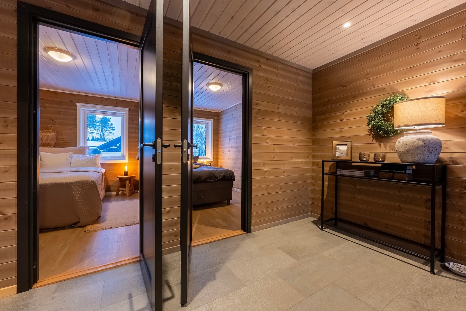 Videre i hytten finner du soverom 2 og soverom 3. Galleribilde