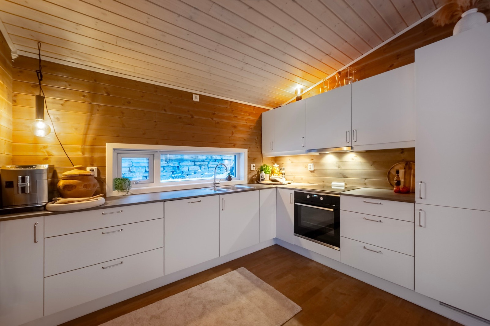 Kjøkkenet i likhet med resten av hytten fremgår av god standard. Galleribilde