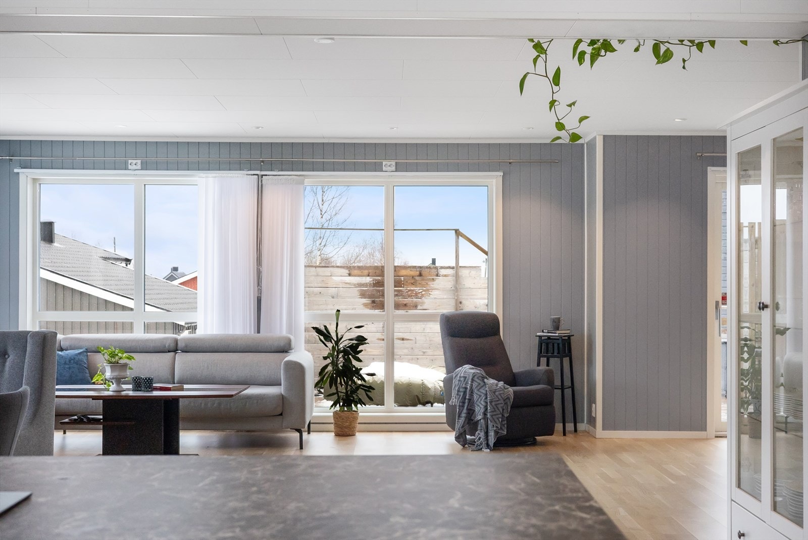 Hev/skyvedør til/fra den store altanen. Galleribilde