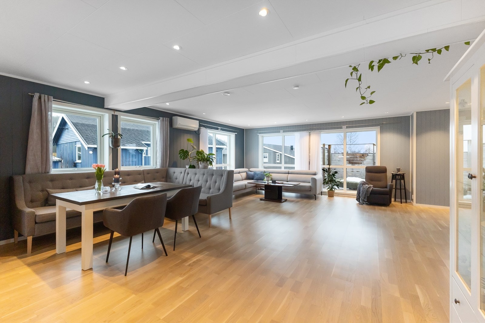 Fra kjøkken mot stue. Galleribilde