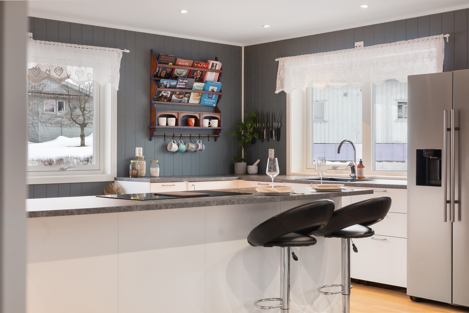 Innfelt koketopp med integrert ventilator. Galleribilde