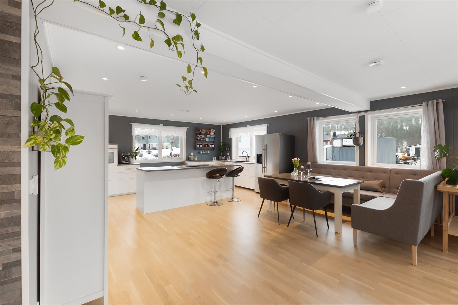 Downlights i himling. Galleribilde