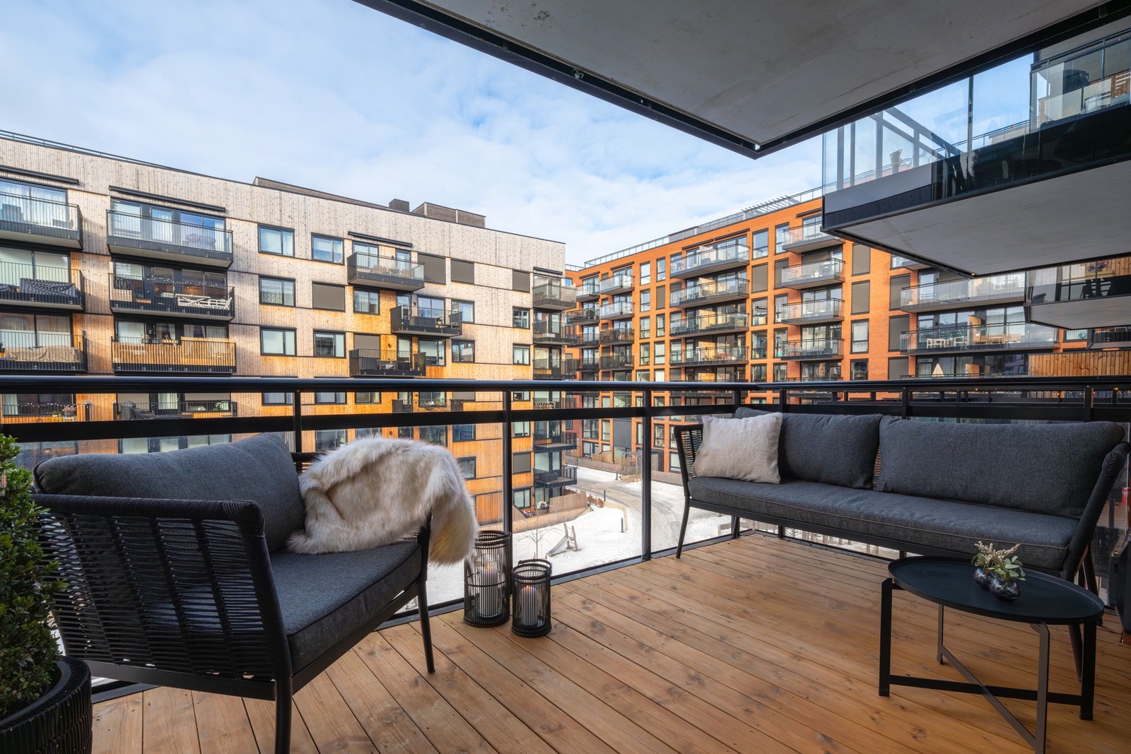 Her får du gleden av en romslig balkong på ca. 8 kvm med hyggelig utsikt! Galleribilde