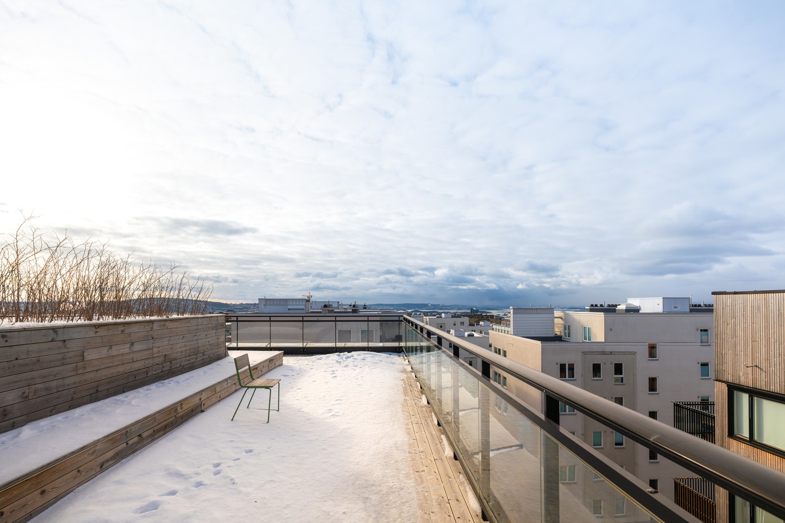 Til glede for beboerne er det en herlig felles takterrasse en kort heistur opp. Galleribilde