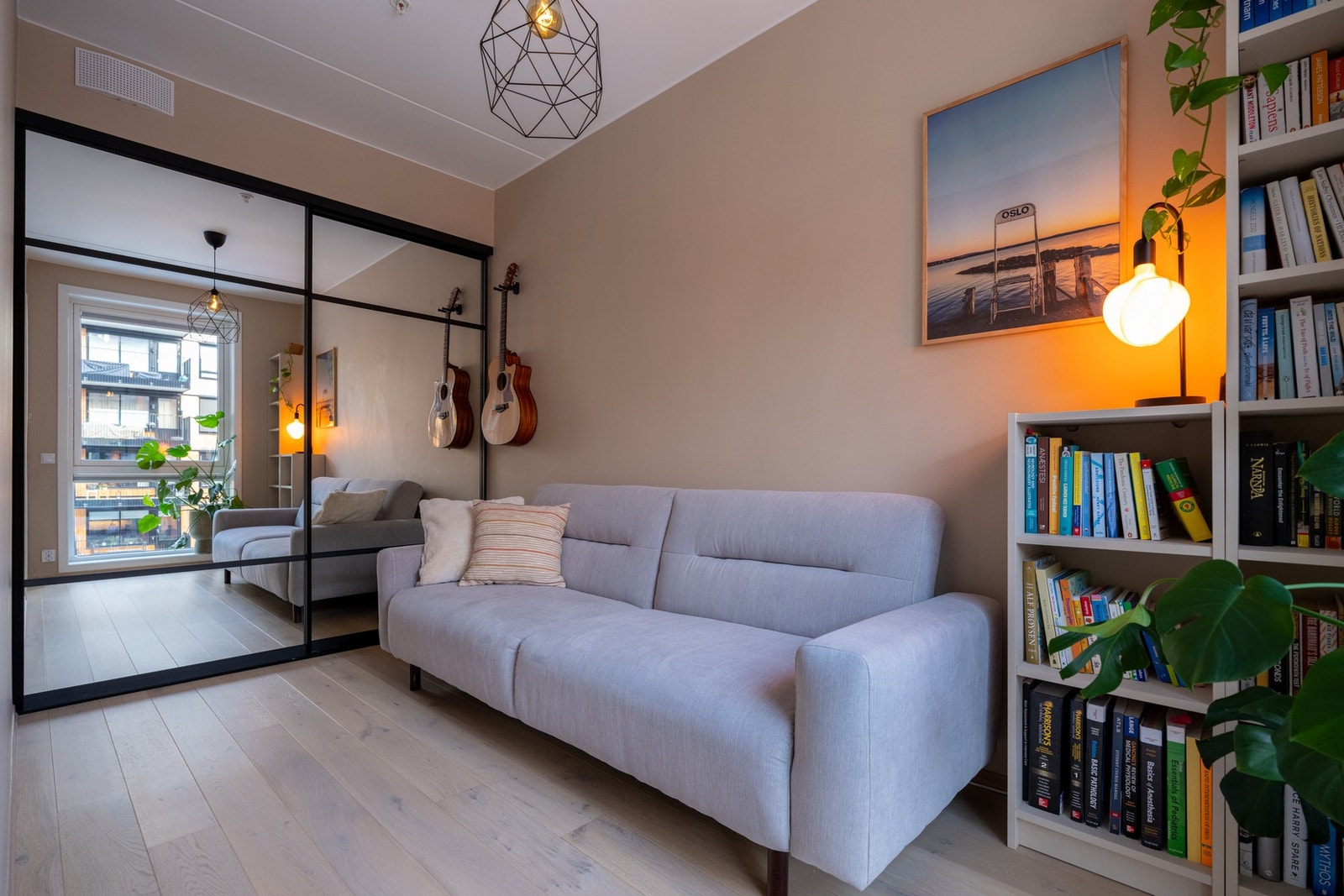 Her er det også godt med garderobeplass. Galleribilde