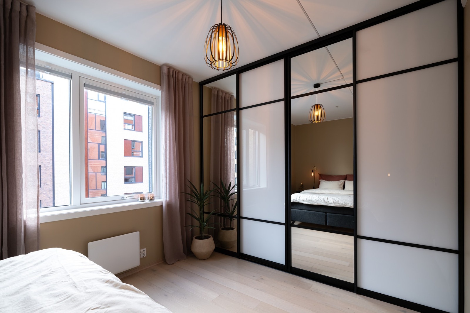 I tilknytning til hovedsoverommet ligger det et meget praktisk walk in closet. Galleribilde