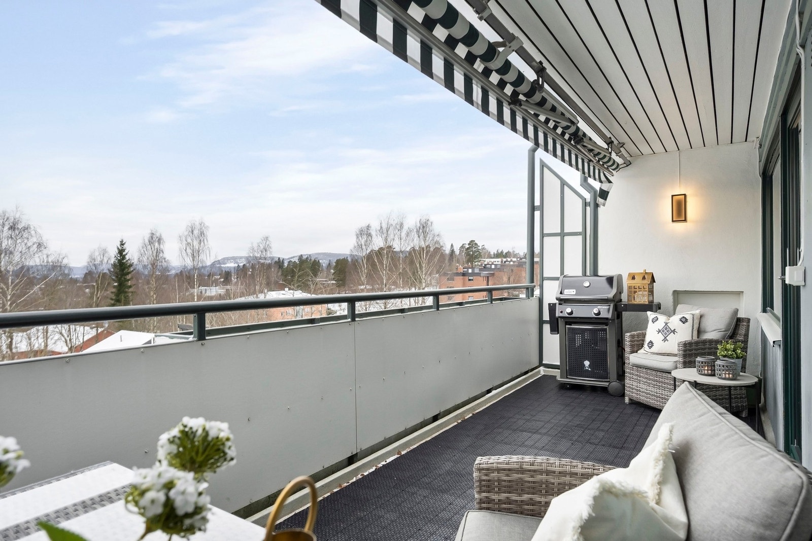 En moderne og lekker 4-roms leilighet beliggende i et godt etablert og barnevennlig område på Østerås/Eiksmarka. Galleribilde