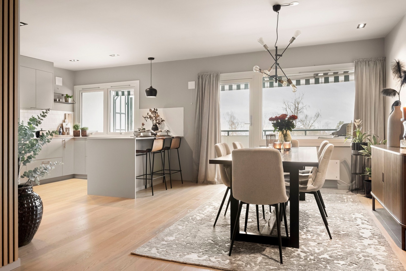 Velkommen til Eiksveien 92B - presentert av Elise Riise Johnsen, tlf. 90 11 08 66. Fotograf: Juliane Jensen v/Studio Juliane Galleribilde