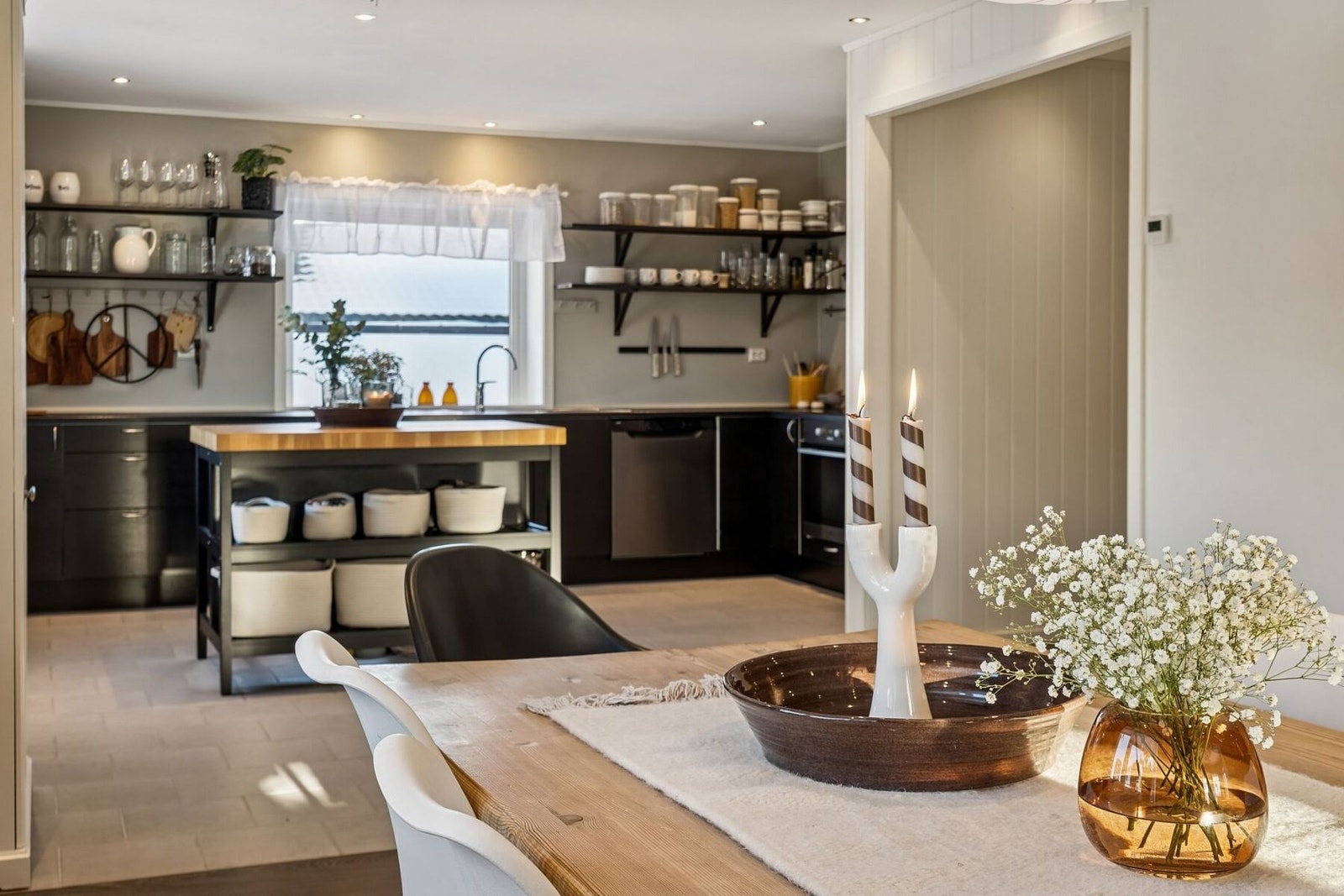 God plass til spisebord. Galleribilde