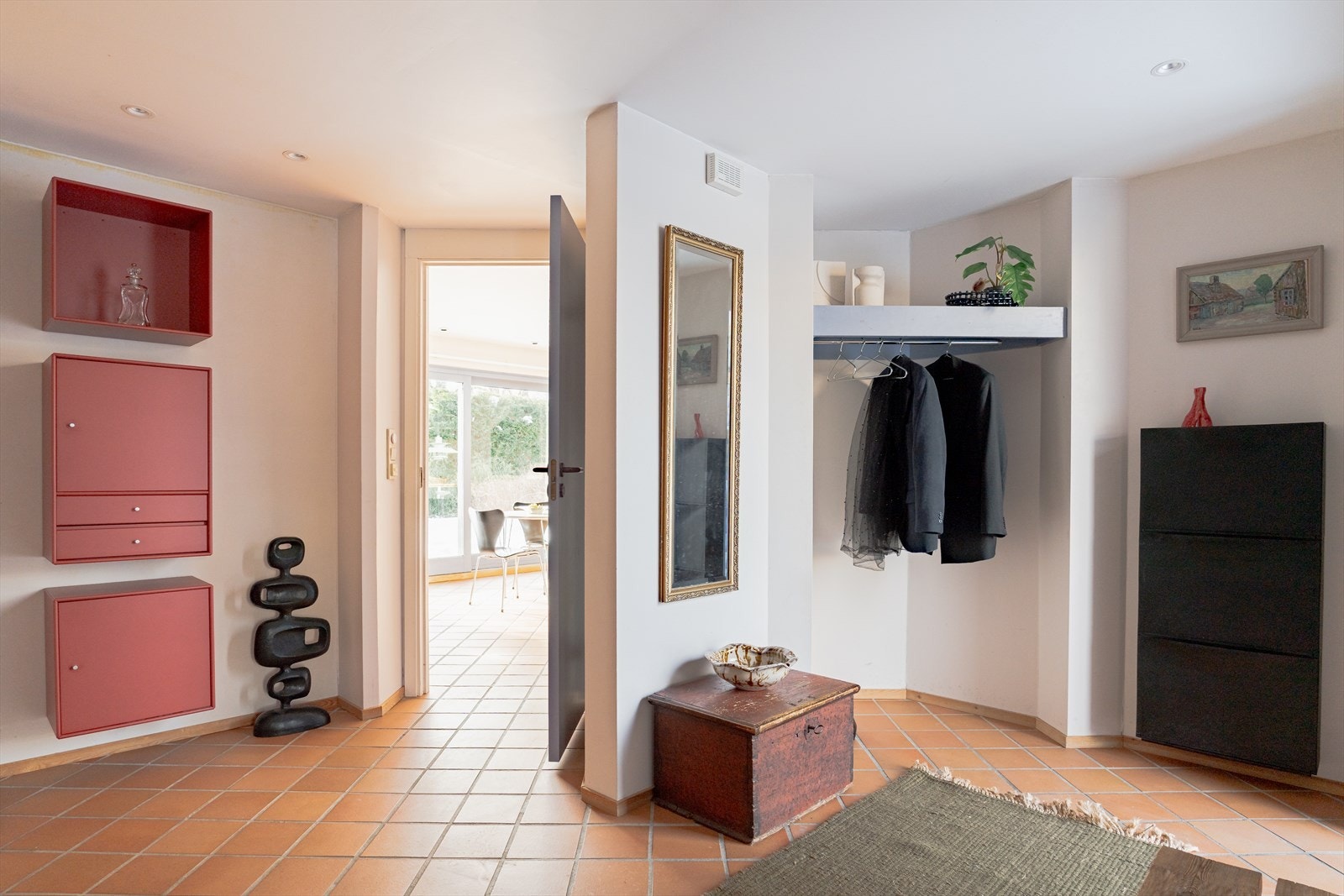 Romslig entré/hall Galleribilde