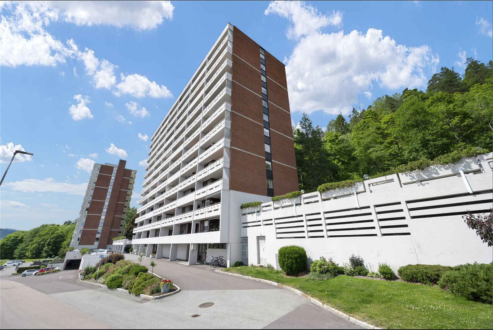 Bygget har heisadkomst, og det er planlagt utskiftning og oppgradering av heisene i 2026. Galleribilde