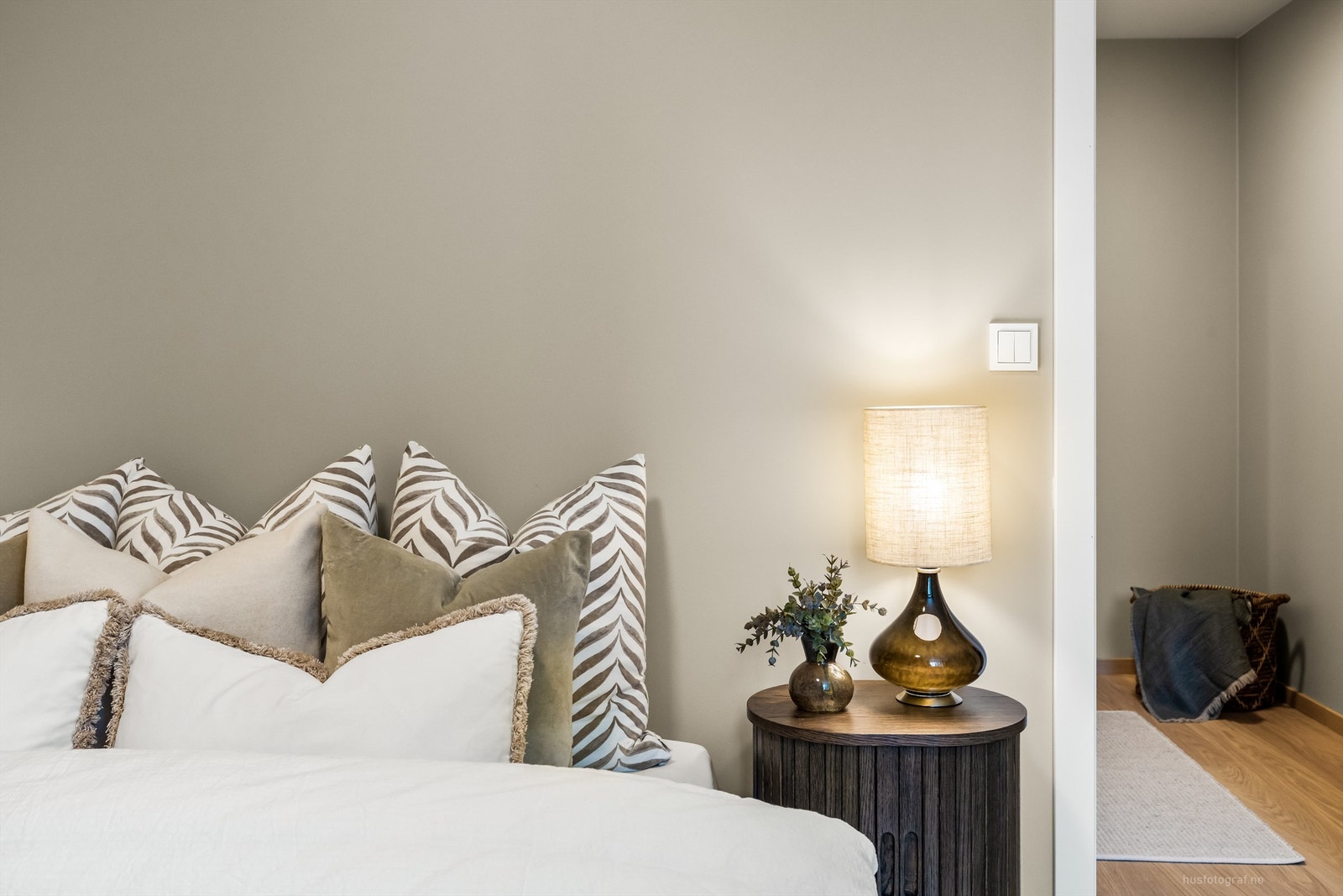 Soverommene er holdt i nøytrale farger, og gir et rolig utgangspunkt for personlig innredning. Galleribilde