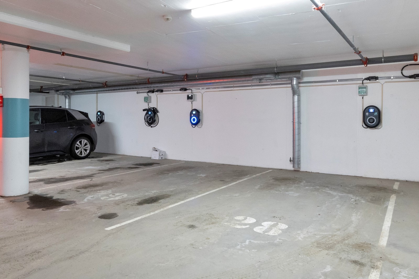 Med leiligheten følger det garasjeplass i kjeller. Trappefri adkomst via heis. Galleribilde