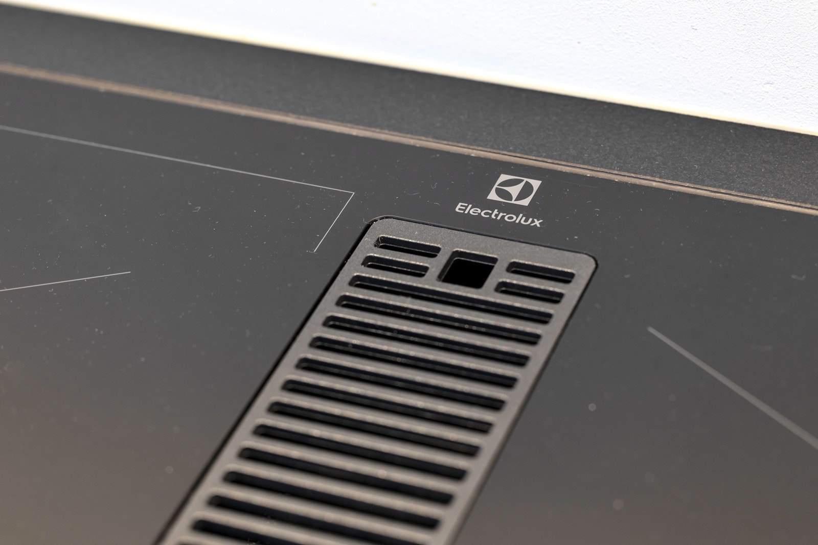 Induksjonsplatetopp med integrert ventilator. Galleribilde