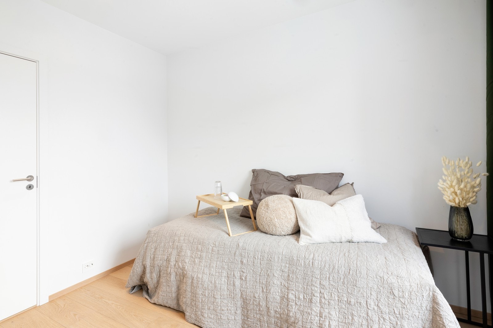 Dette soverommet har selger tidligere brukt som kontor og av den grunn er også dette soverommet utstyrt med vannbåren varme. Galleribilde