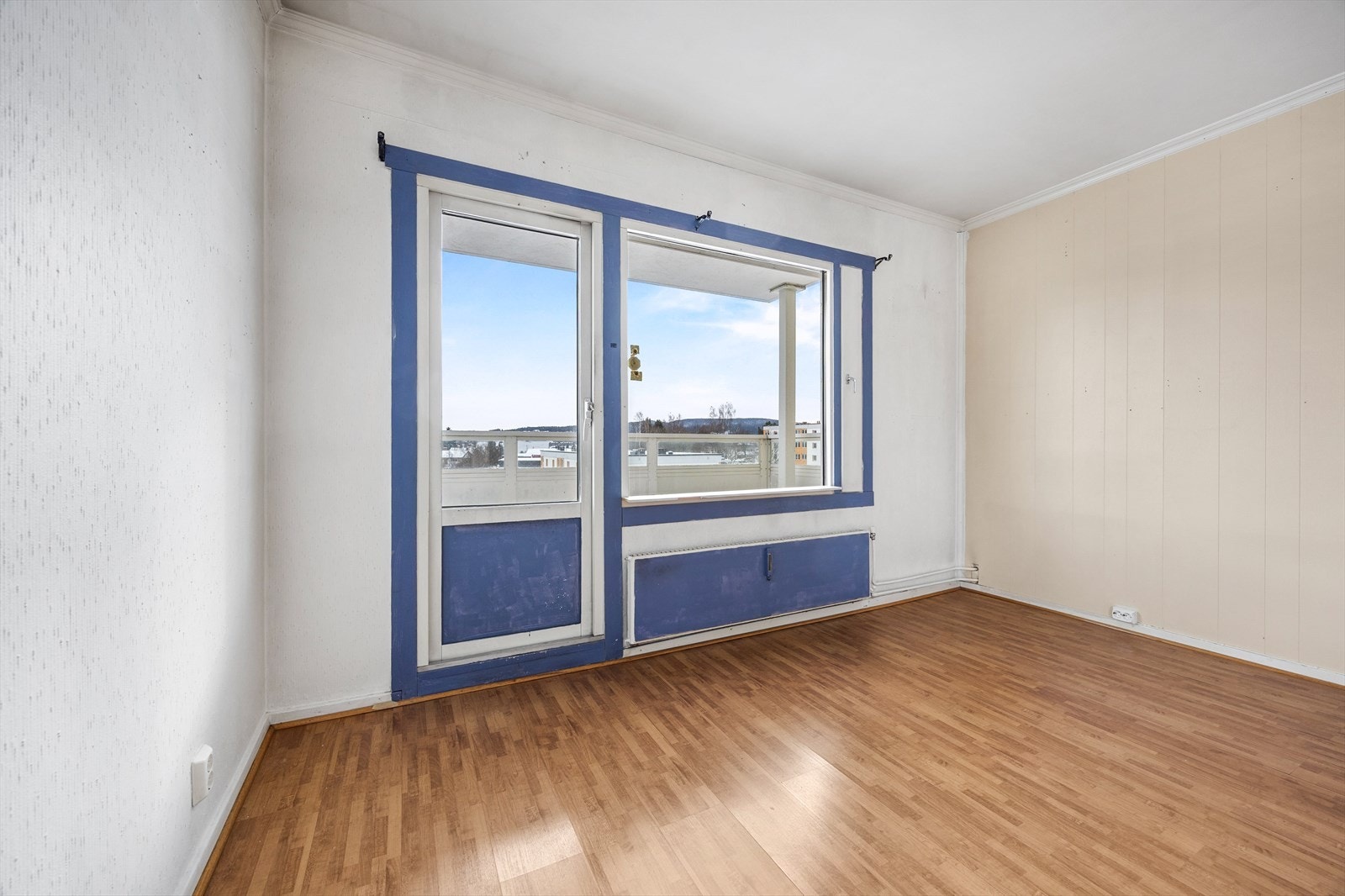 Balkongdøren og vinduene med isolerglass er fra 1987. Galleribilde