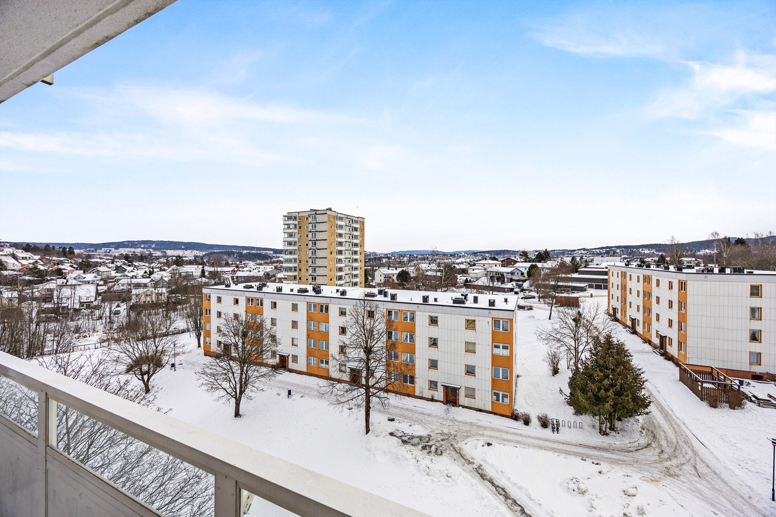 Fra leiligheten i 6. etasje har man utsikt over rolige og grønne nærområder. Galleribilde