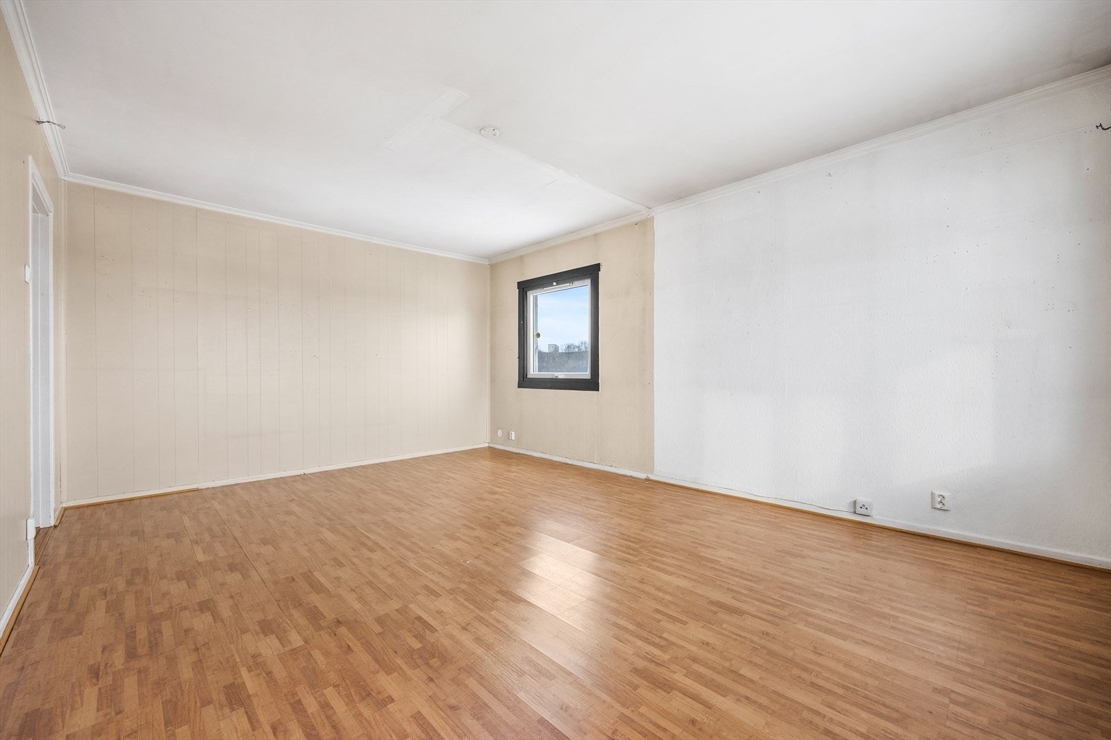 Store vindusflater slipper inn rikelig med dagslys. Galleribilde