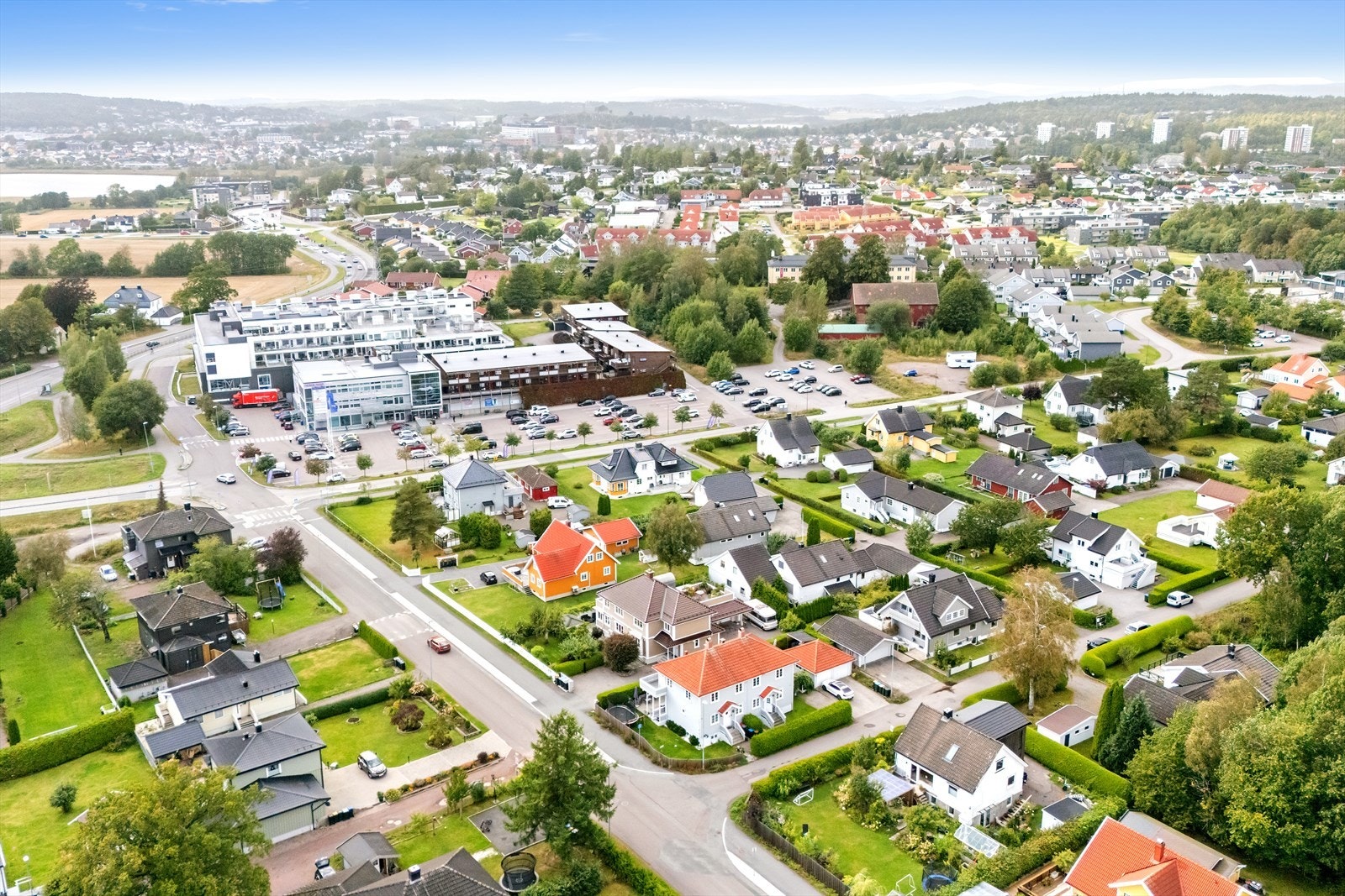 Fin ny sykkelsti langs Gauterødveien. Kort vei til bussholdeplassen. Galleribilde