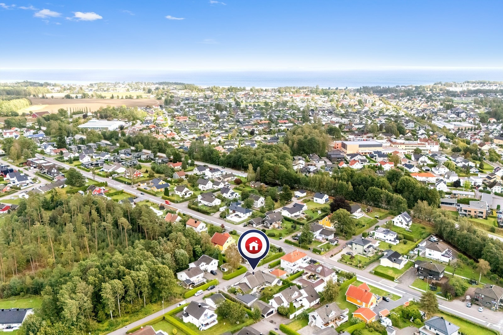 Barnevennlig og sentralt med gåavstand til skole og butikker. Galleribilde