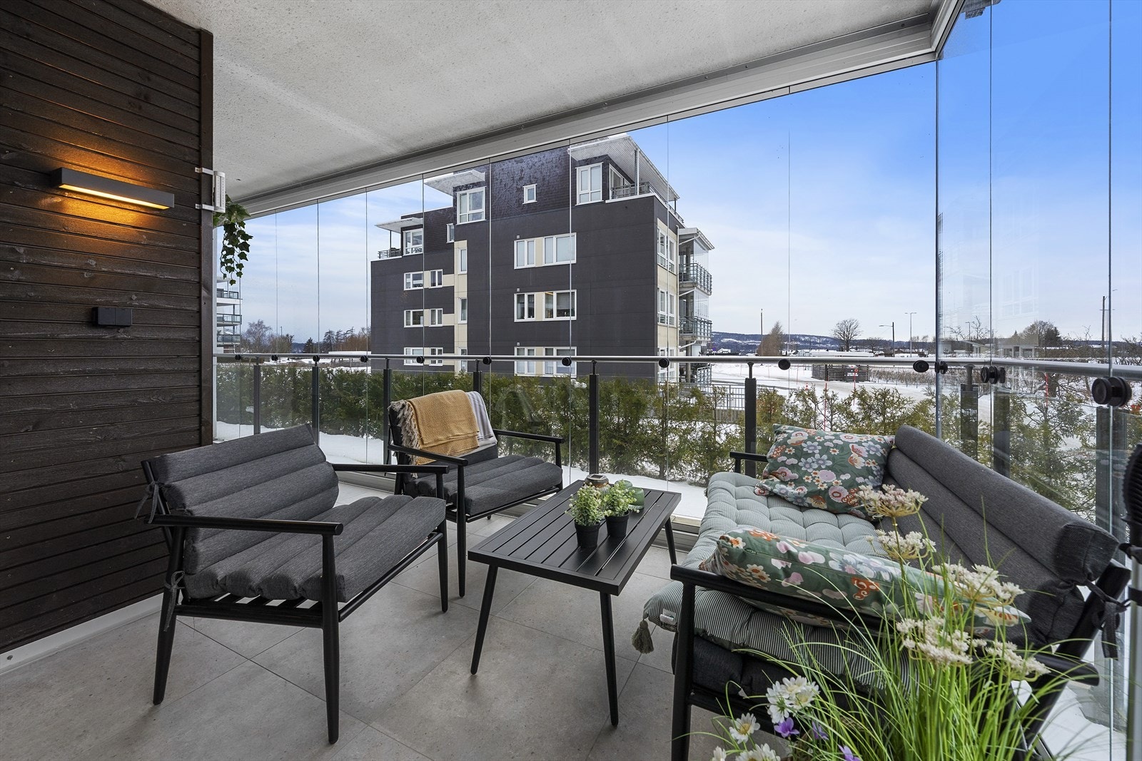 Innglasset terrasse med mulighet for å åpne opp Galleribilde
