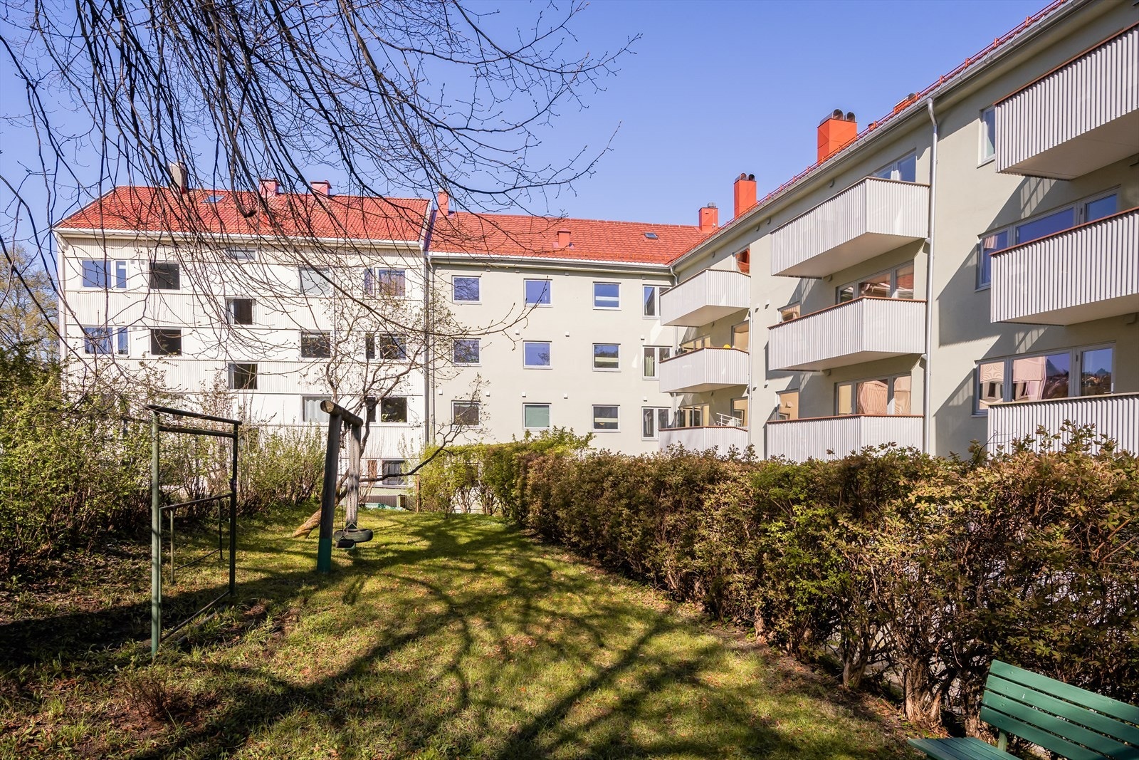 Det er svært gode bussforbindelser kun få minutter unna leiligheten med blant annet metrobuss, vanlig rutebuss og flybuss som tar deg til hele Trondheim. Galleribilde