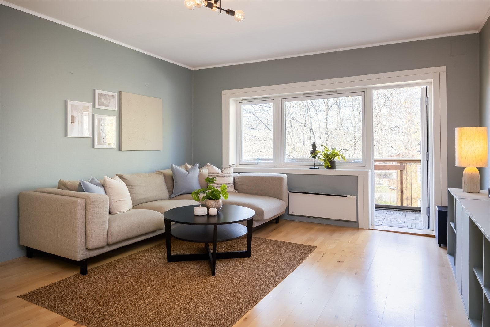 Her bor du med en attraktiv beliggenhet, i nærhet av dagligvarebutikk, NTNU Gløshaugen, NTNU Handelshøyskolen, St. Olavs, Helgasetr og sentrum. Galleribilde