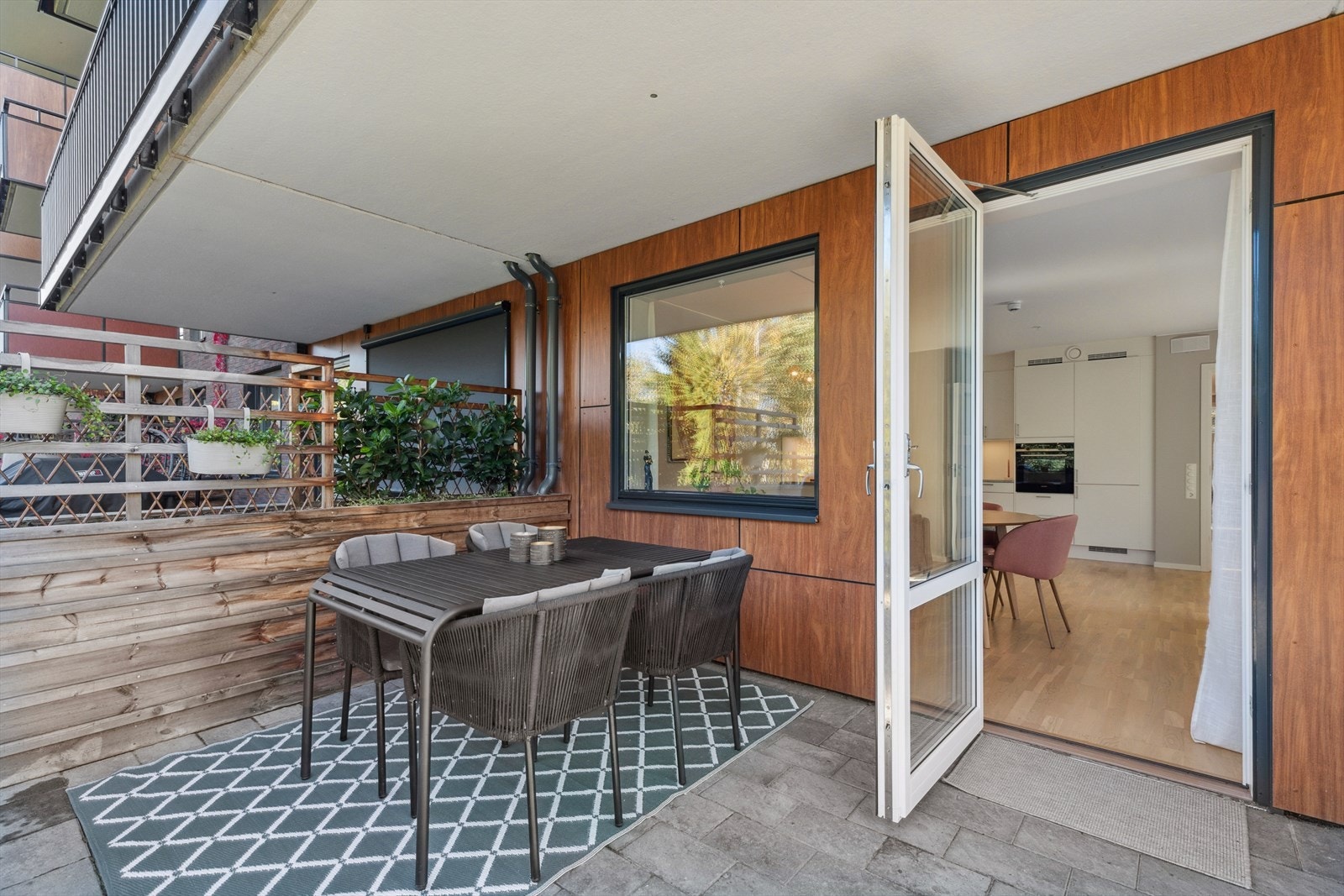 Leiligheten har i tillegg en overbygget og solrik balkong på 29 kvm. Galleribilde