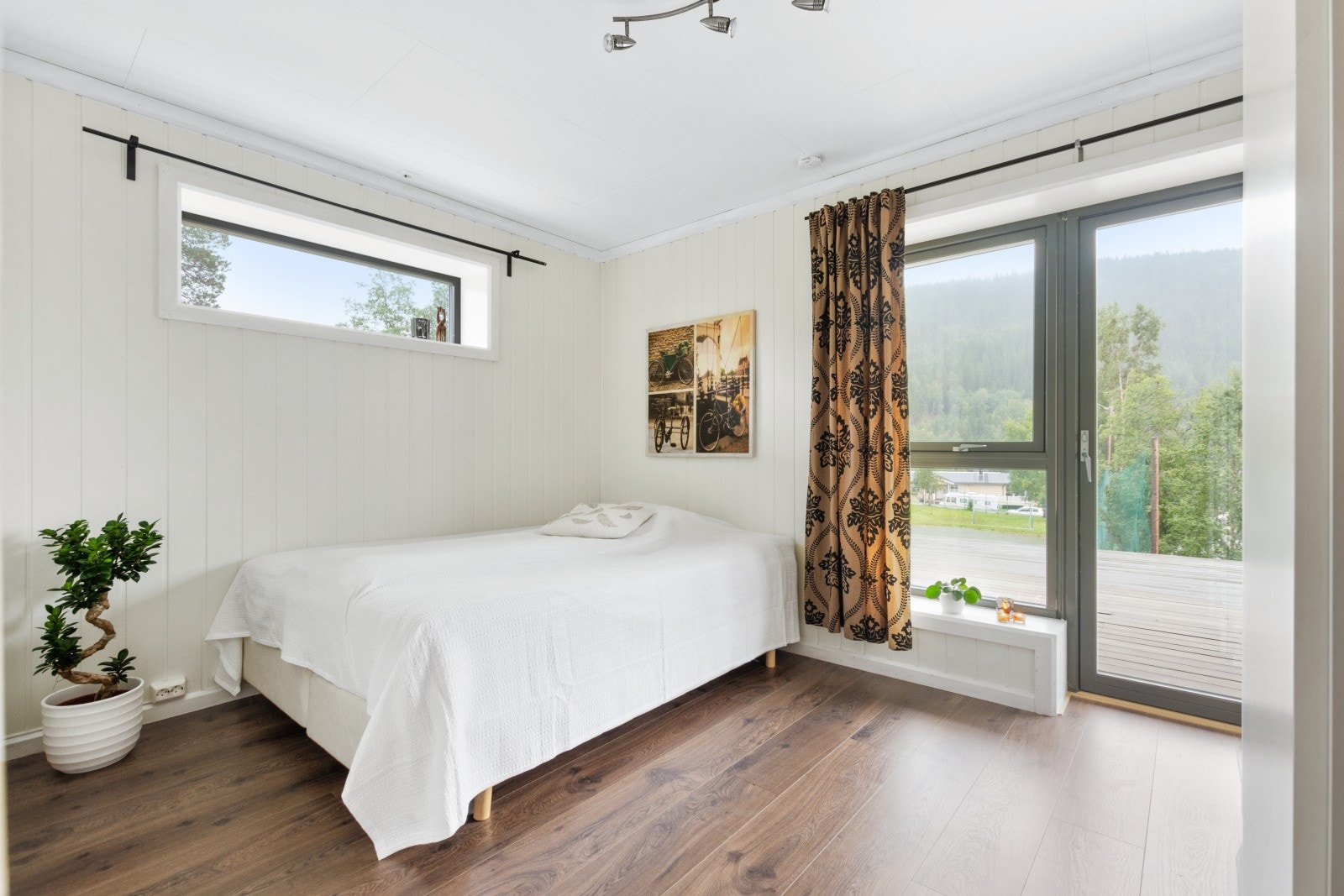 Leiligheten har to delikate soverom på henholdsvis ca. 6,5 og 10,5 kvm. Galleribilde