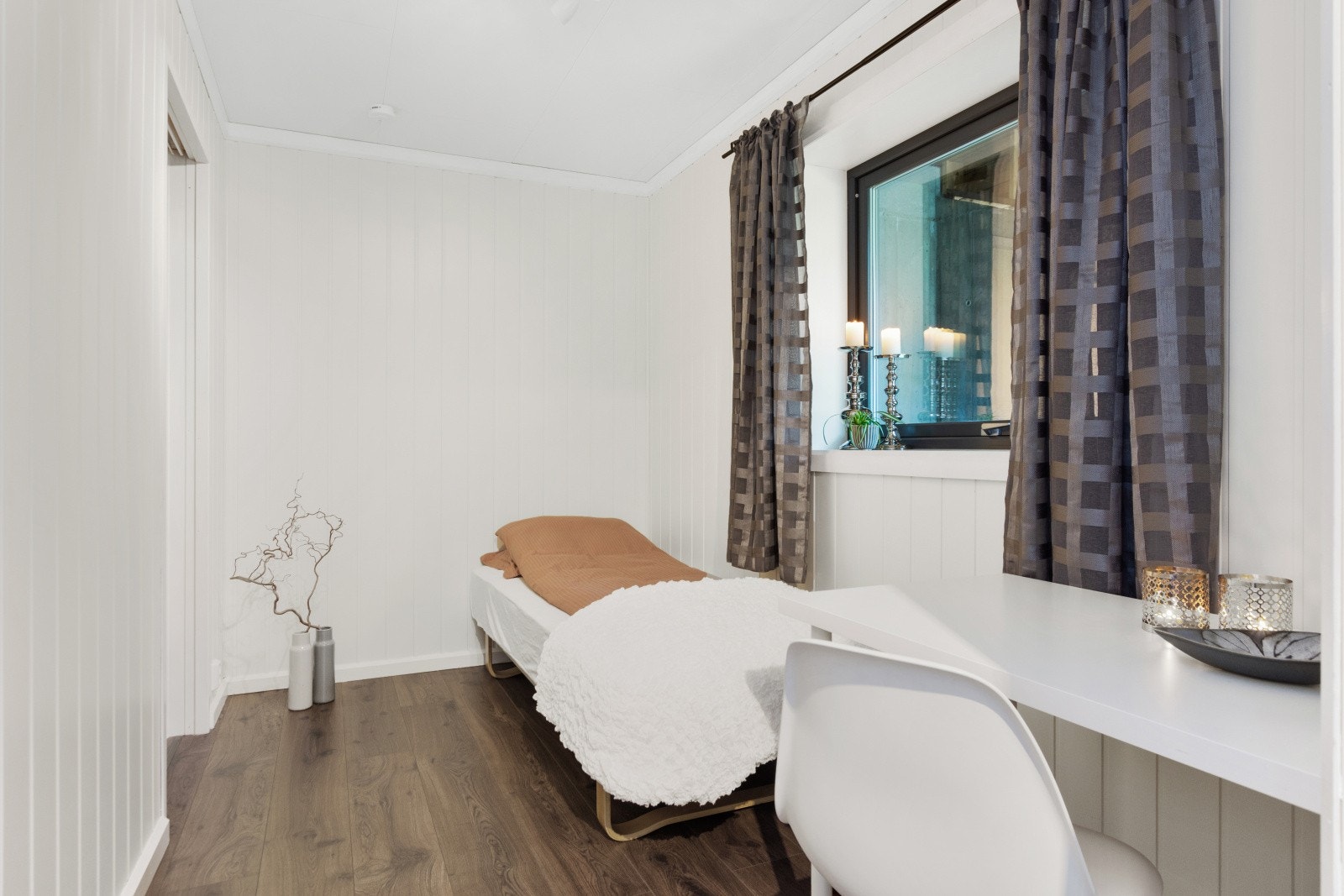 Tilliggende det minste soverommet er det en hendig bod. Galleribilde