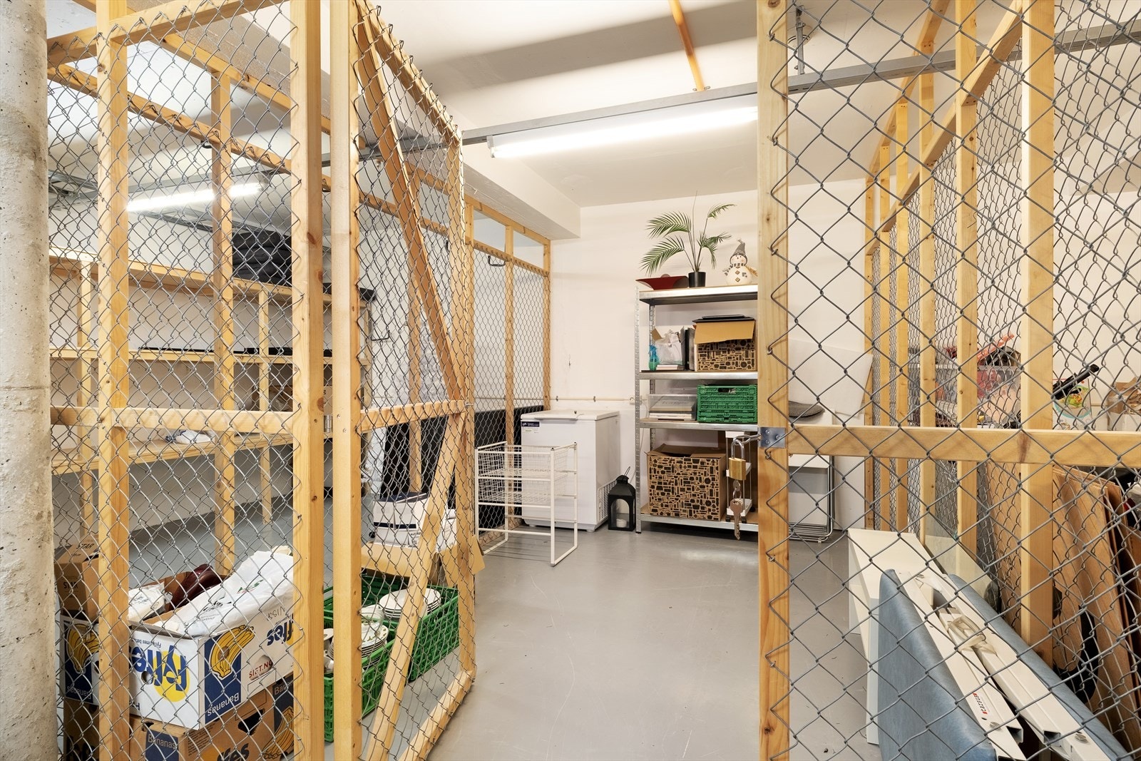 Privat bod i kjellar. I tillegg, har ein også felles bod. Galleribilde