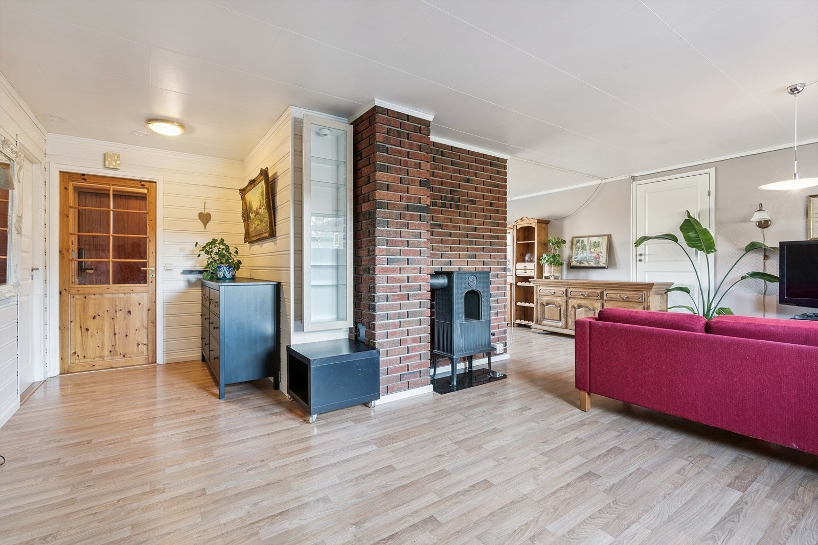 Stuen er på hele 42m² med adgang til både bad og soverom, gang. Galleribilde