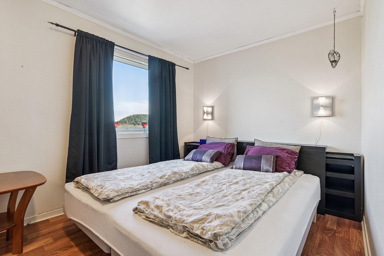 I andre etasje er det 3 gode soverom. Soverommet er på 8,9m² gir god plass til ønsket sengestørrelse. Galleribilde