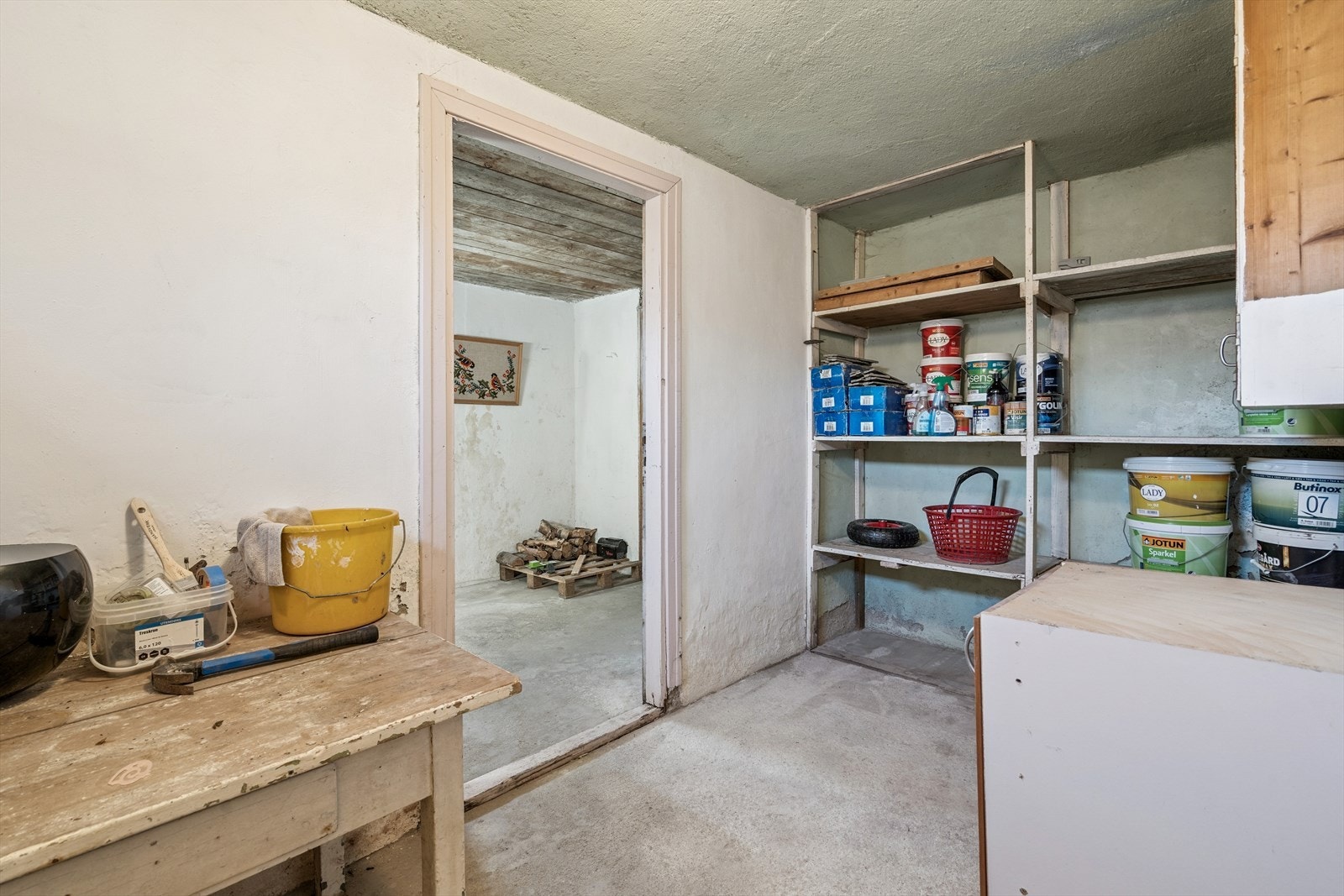 Kjelleren inneholder 4 boder med rikelig av oppbevaringsplass. Galleribilde