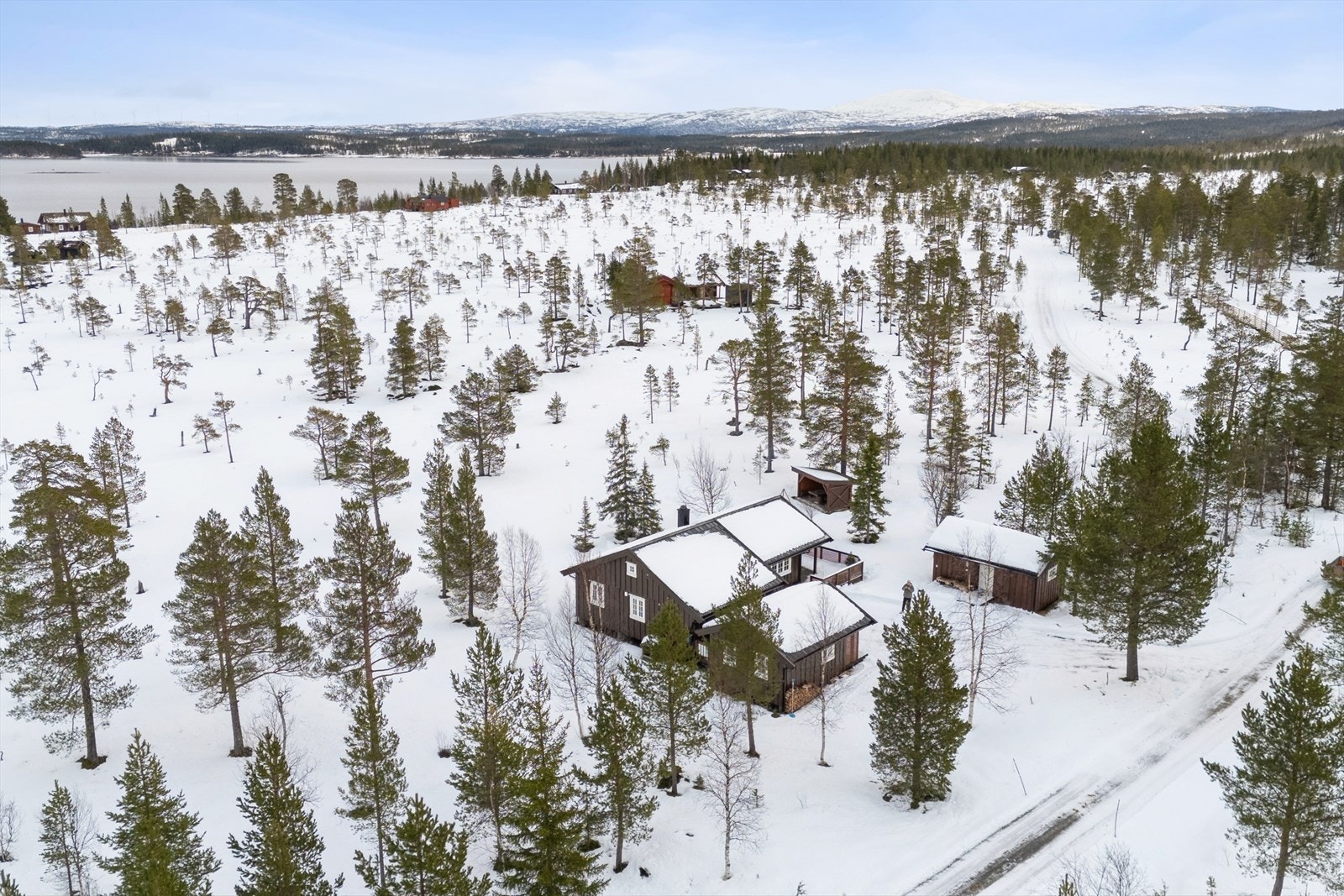 I Sørungen kan du fiske eller ta deg en rolig rotur og herfra kan også legge ut på langtur i nesten endeløs norsk natur Galleribilde