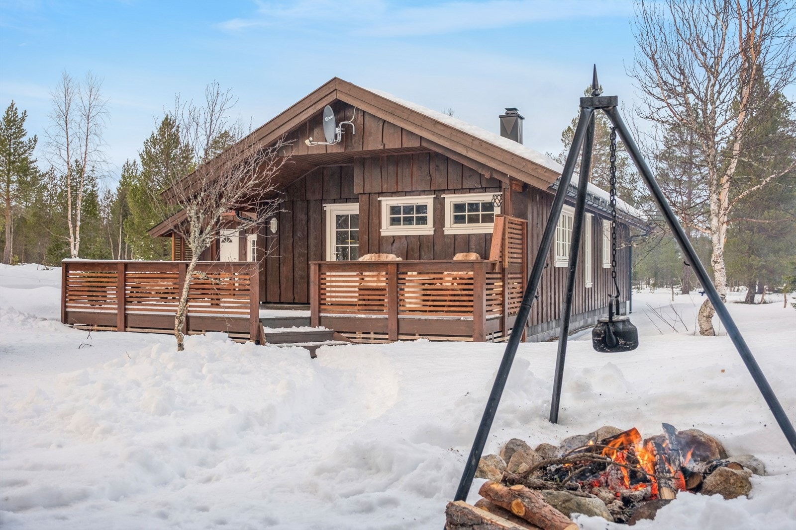 En flott og velholdt fritidseiendom med attraktiv beliggenhet i naturskjønne omgivelser på Sørungen. Galleribilde