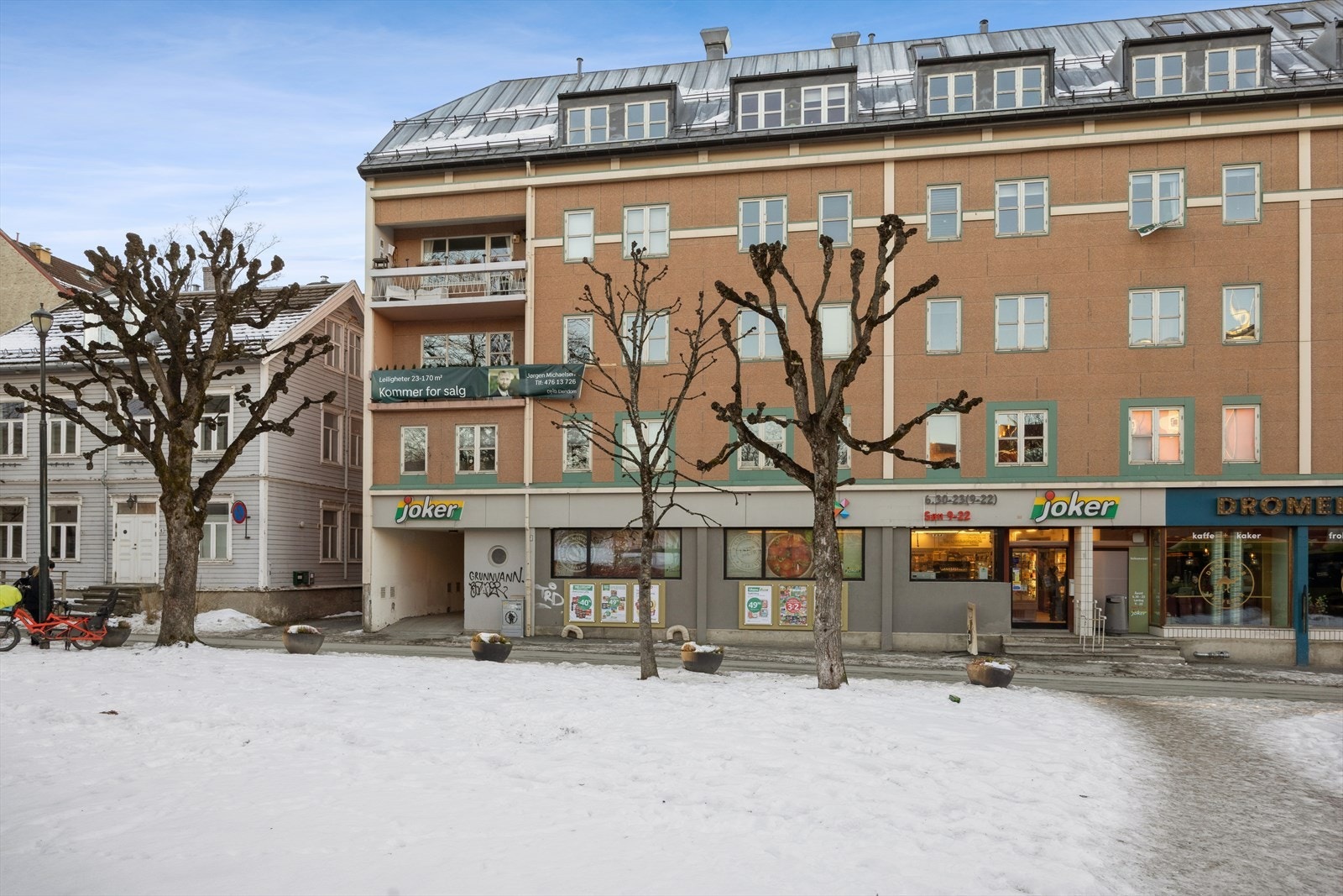 Bygget har en attraktiv beliggenhet med nærhet til butikker og offentlig transport. Galleribilde