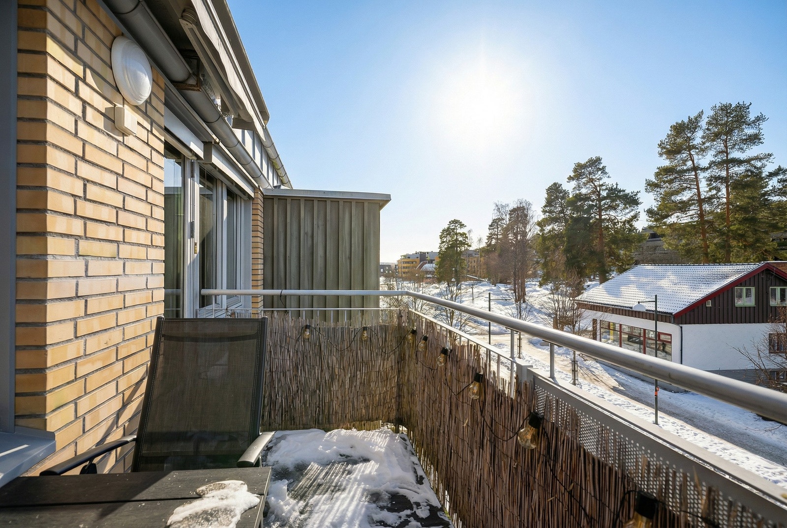 Utgang fra stue til vestvendt balkong på ca. 5 kvm Galleribilde