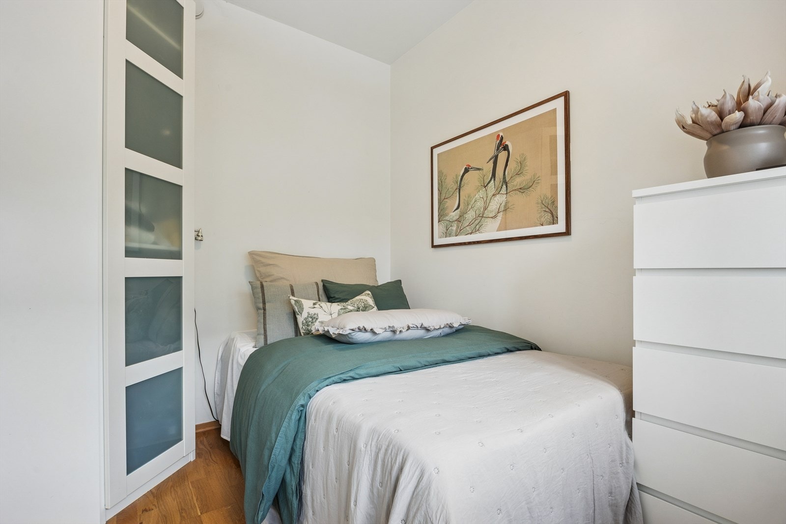 Det minste soverommet egner seg utmerket som gjesterom, barnerom eller kontor. Galleribilde