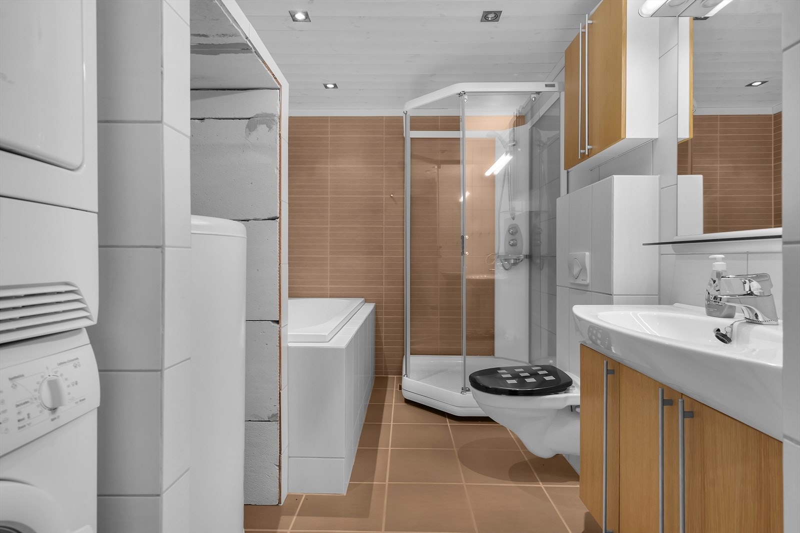 Flislagt bad med med varme i gulv. Galleribilde