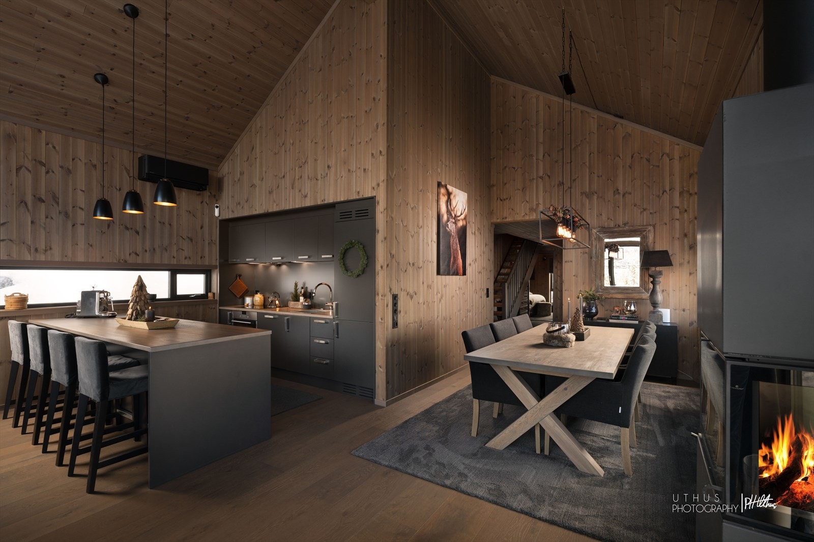 God plass til spisegruppe ved kjøkken Galleribilde