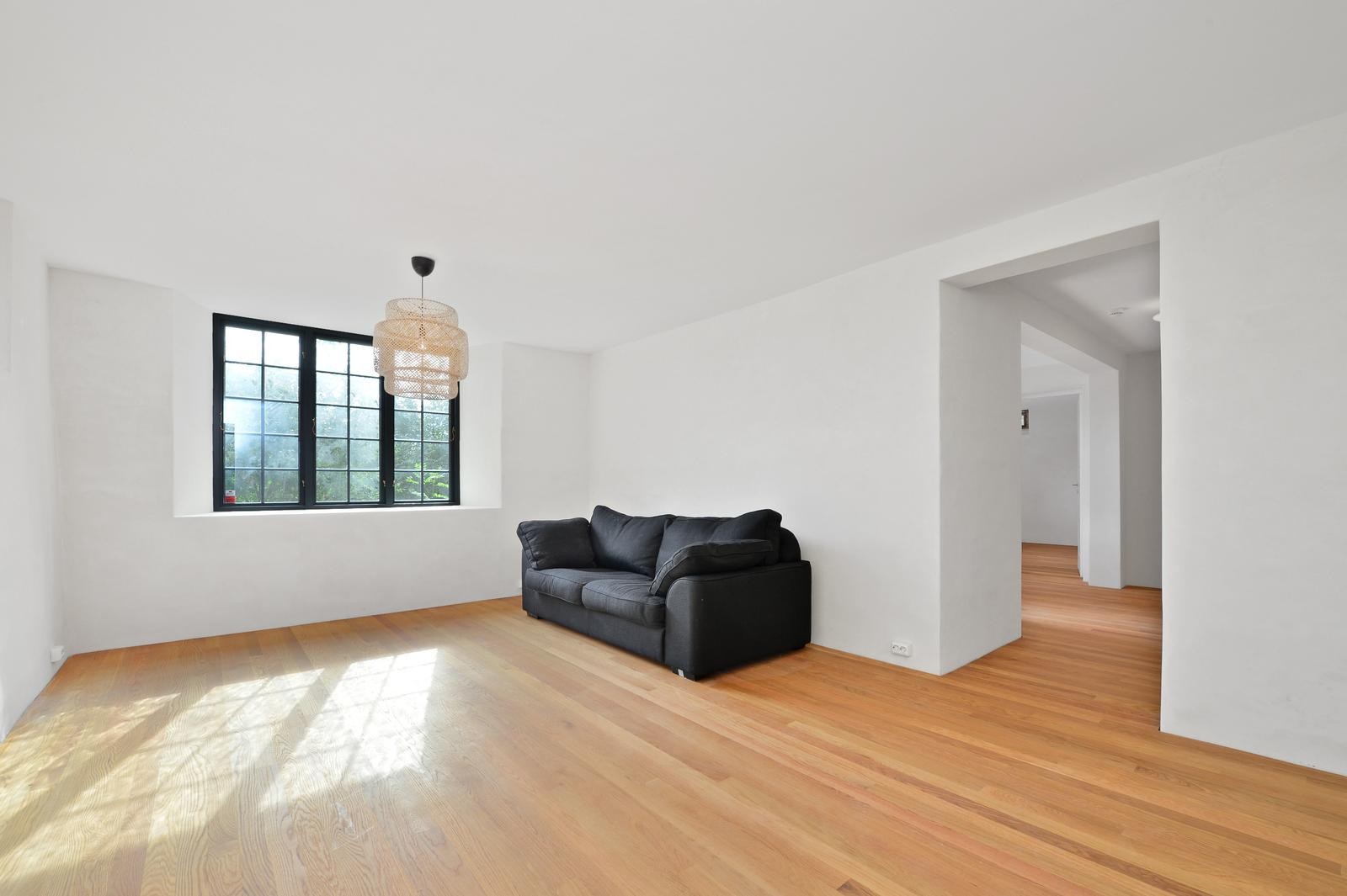 Romslig stue med god plass til stor sittegruppe. Galleribilde