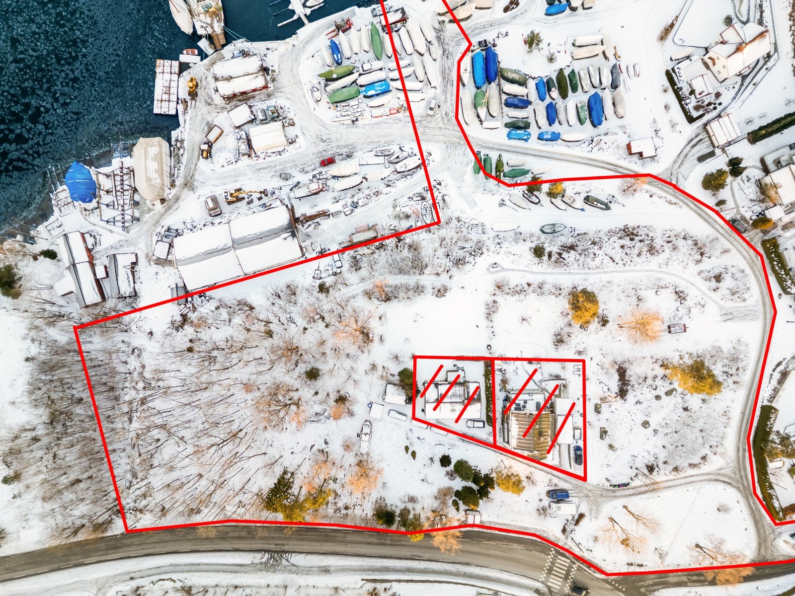 Høydefoto med ca inntegning av tomten, NB, dette er ikke målbar inntegning. Galleribilde