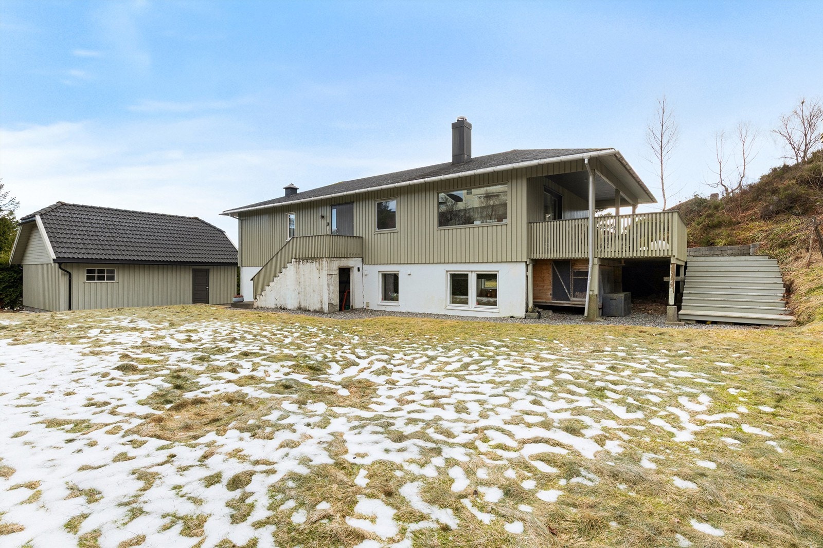 Fasade av boligen sett fra hagen mot nord Galleribilde