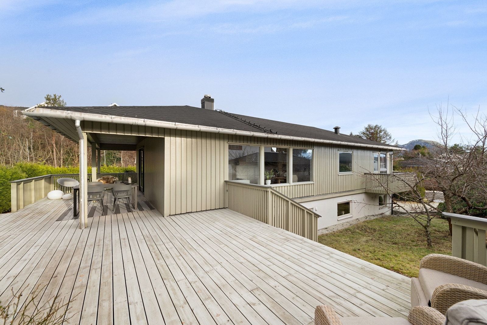 Velkommen til Brudeholmvegen 2 på Flisnes, presentert av Eiendomsmegler/partner Marit Stuen Aursnes Galleribilde