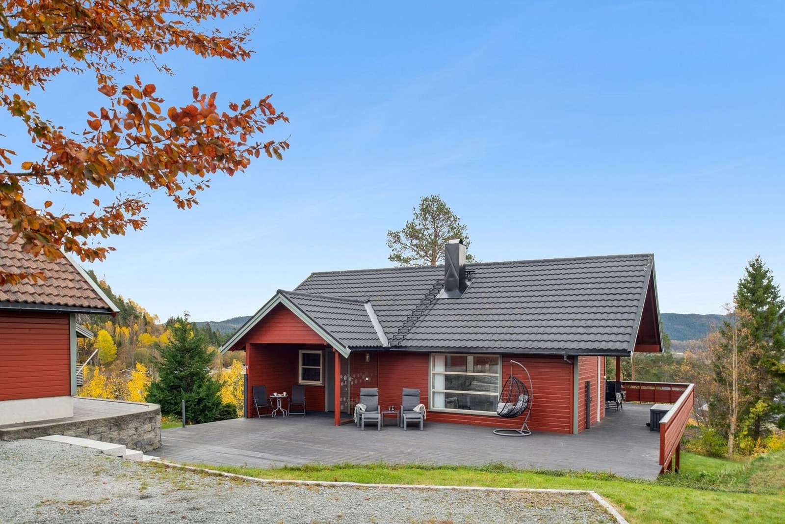 En herlig og innholdsrik enebolig på hele 190 kvadratmeter i et godt etablert og rolig nabolag. Galleribilde