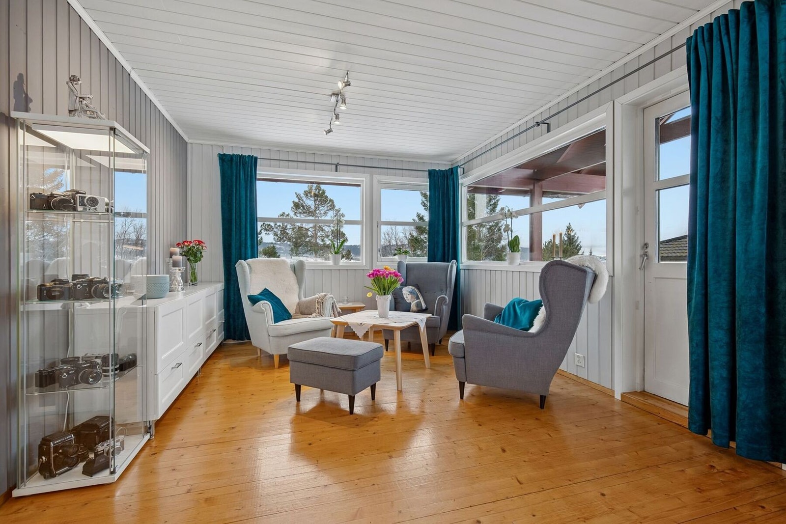 I stua får du gode sosiale soner med gode møbleringsmuligheter. Galleribilde